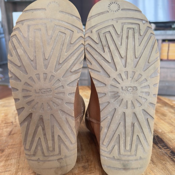 UGG Classic mini Tan Winter Boots - Picture 5 of 7